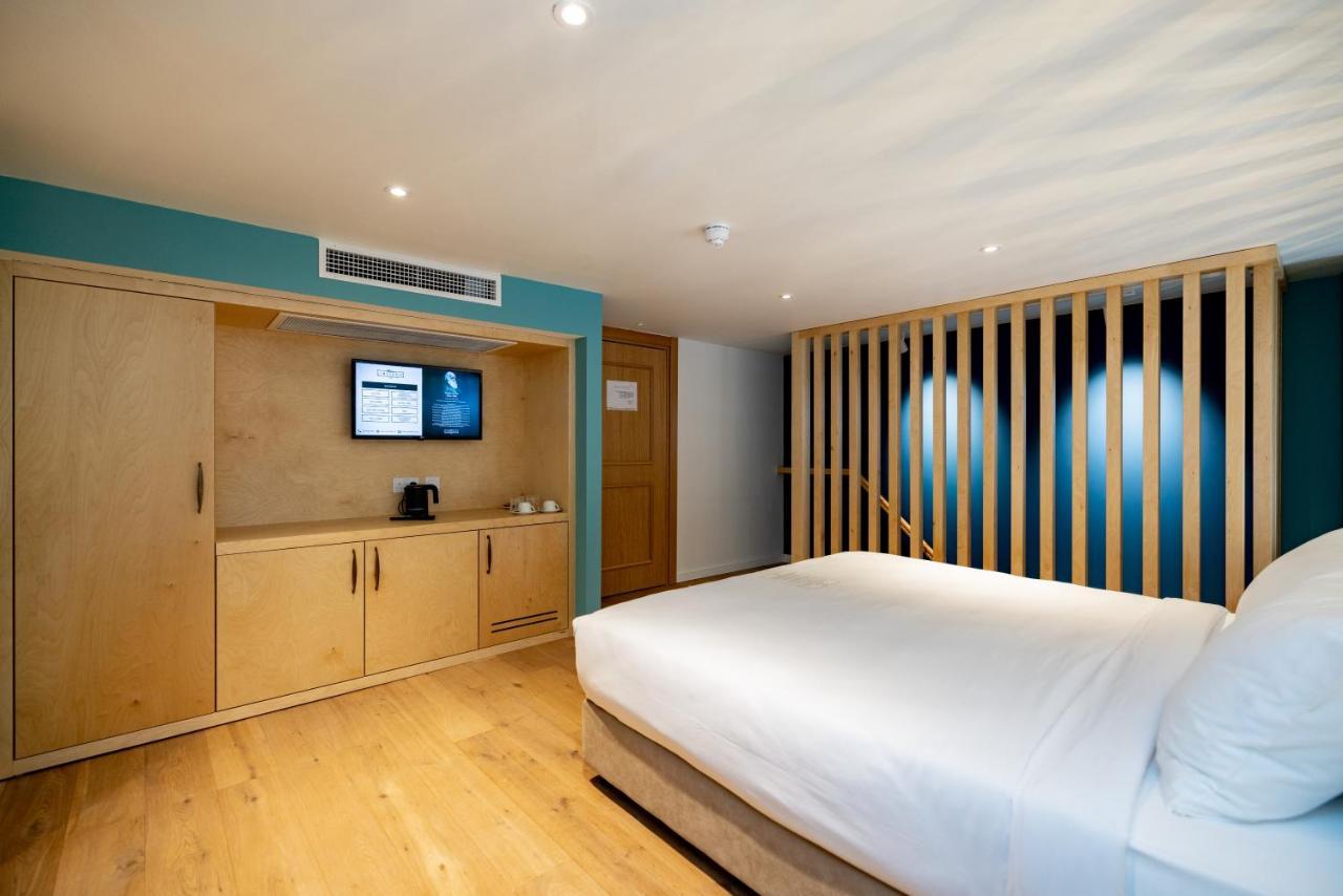 Hotel Limehouse Library