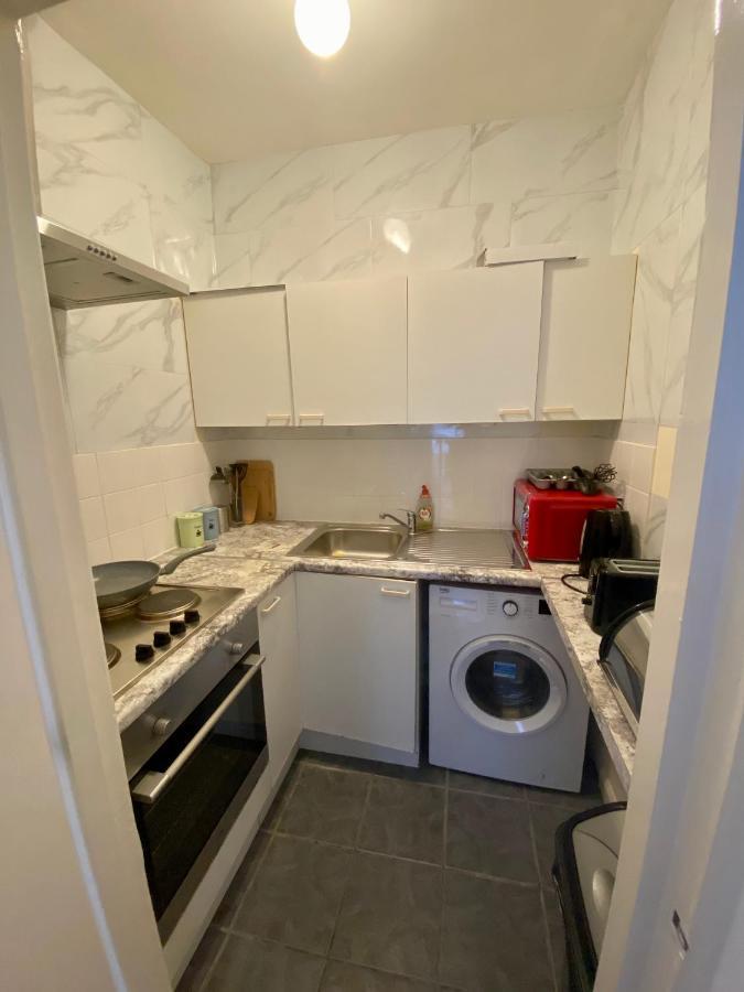 Apartment Miles Building London