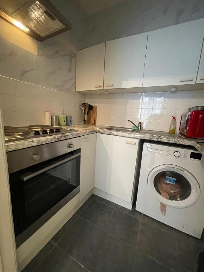 Apartment Miles Building London