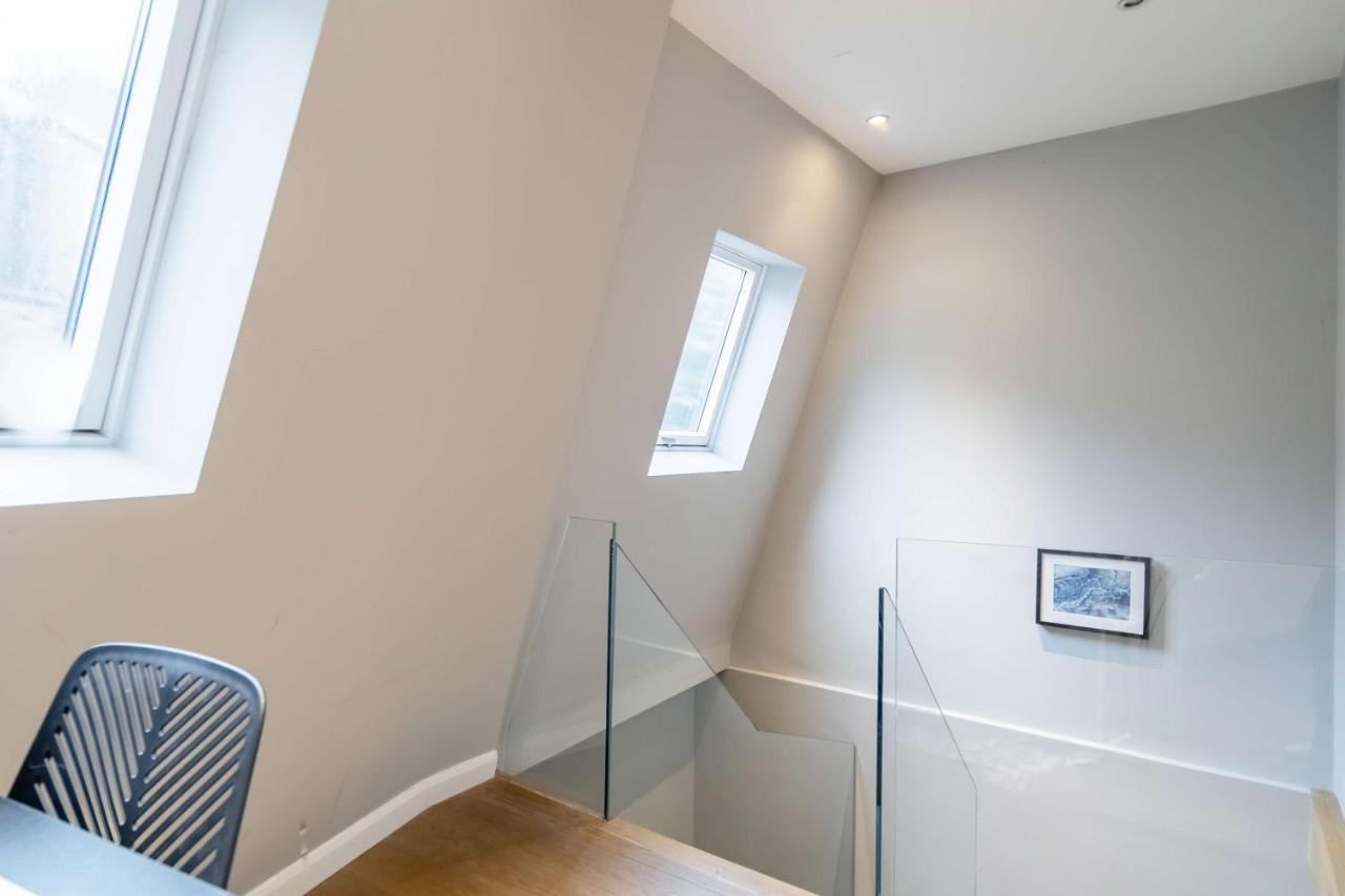Stunning Camden House With Private Terrace & Free Parking Holiday home London