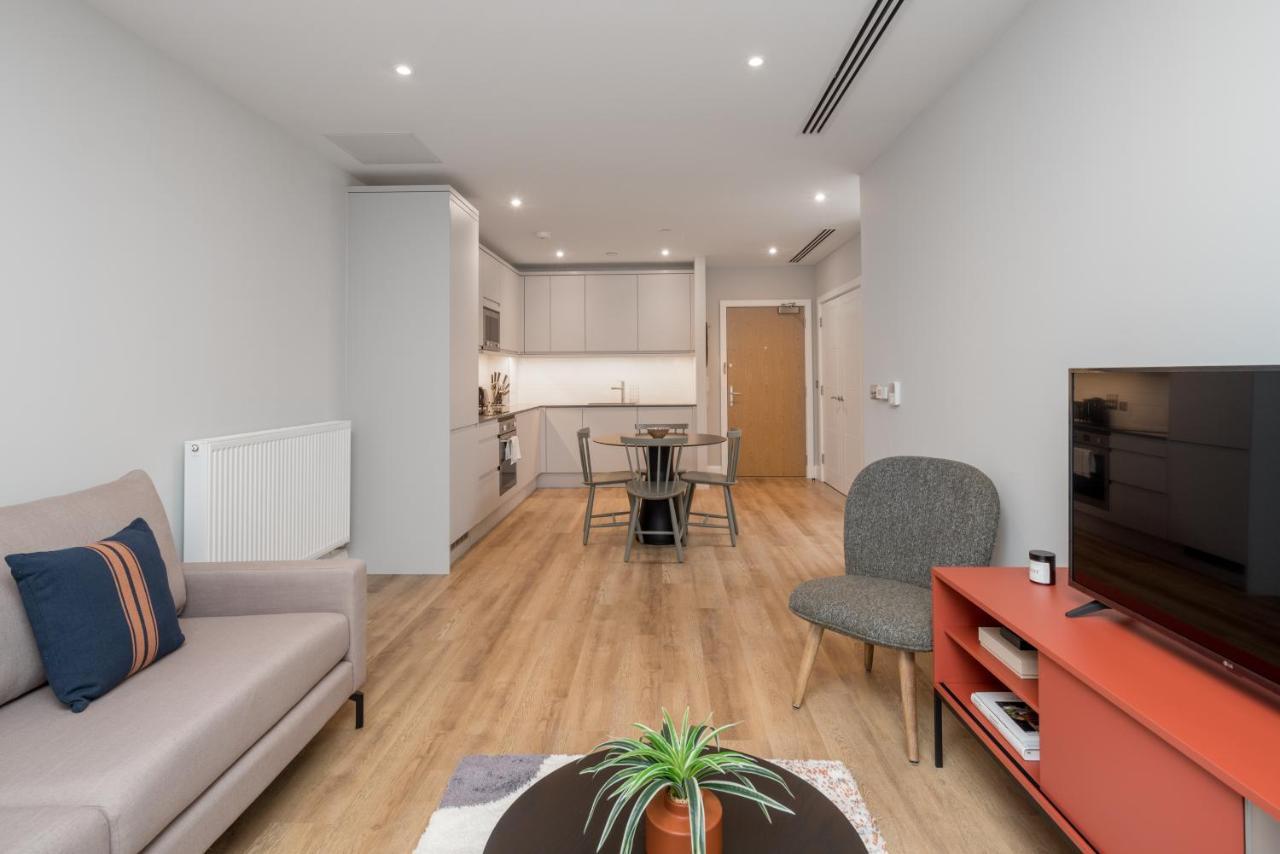 Altido New Near Battersea Power Station Apartment London