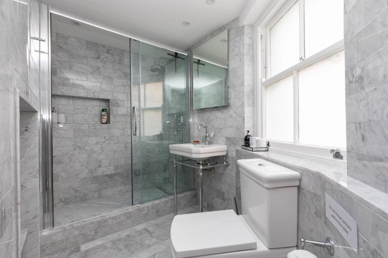 Stylish 2 Bedroom Near Oxford Street Apartment *