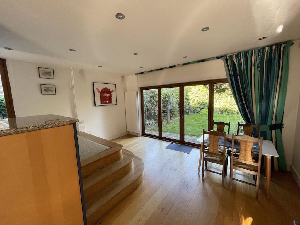 Beautiful 5-bedroom Townhouse Apartment