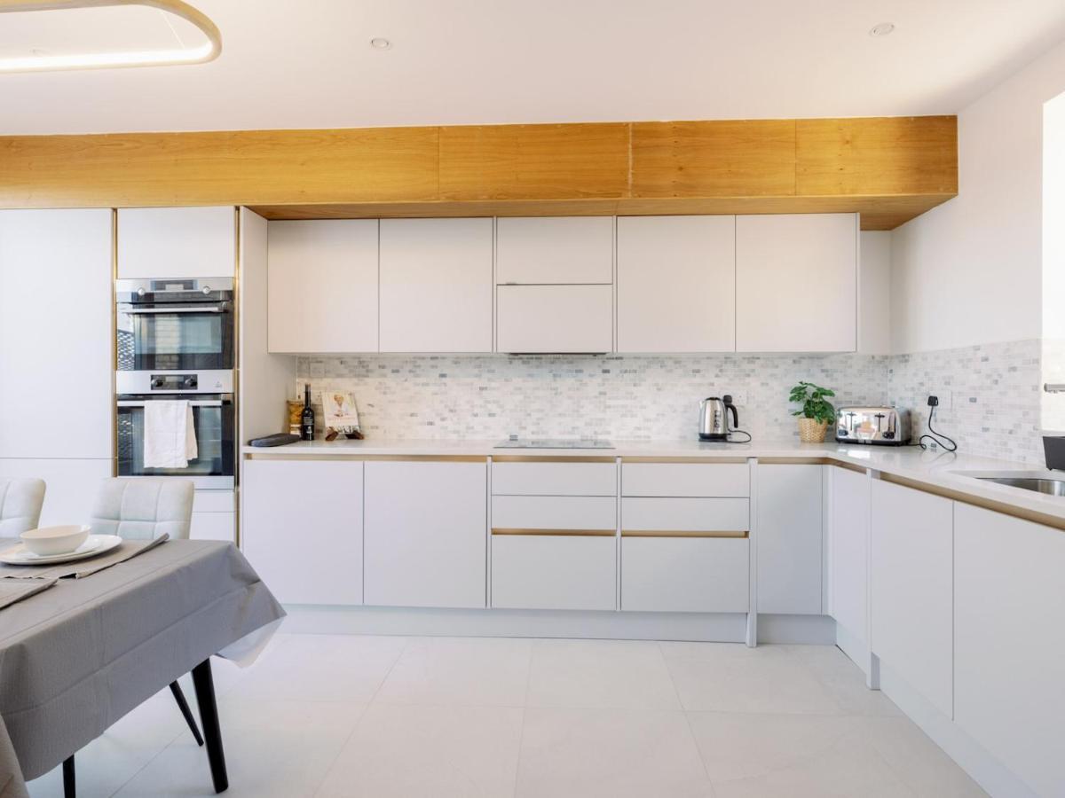 Pass The Keys - Spacious Modern Flat With Garden, In South West Сasa de vacaciones