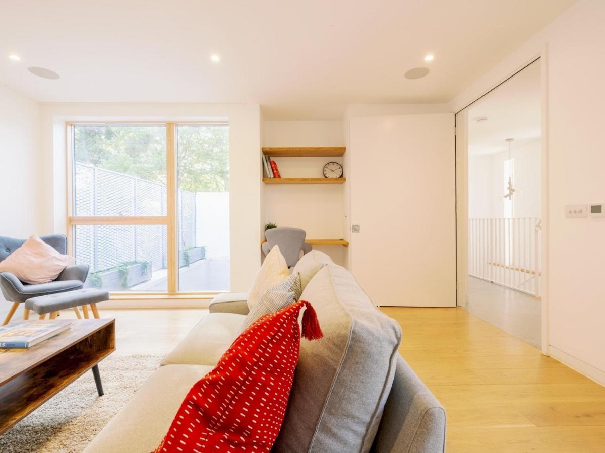 Pass The Keys - Spacious Modern Flat With Garden, In South West * Londres