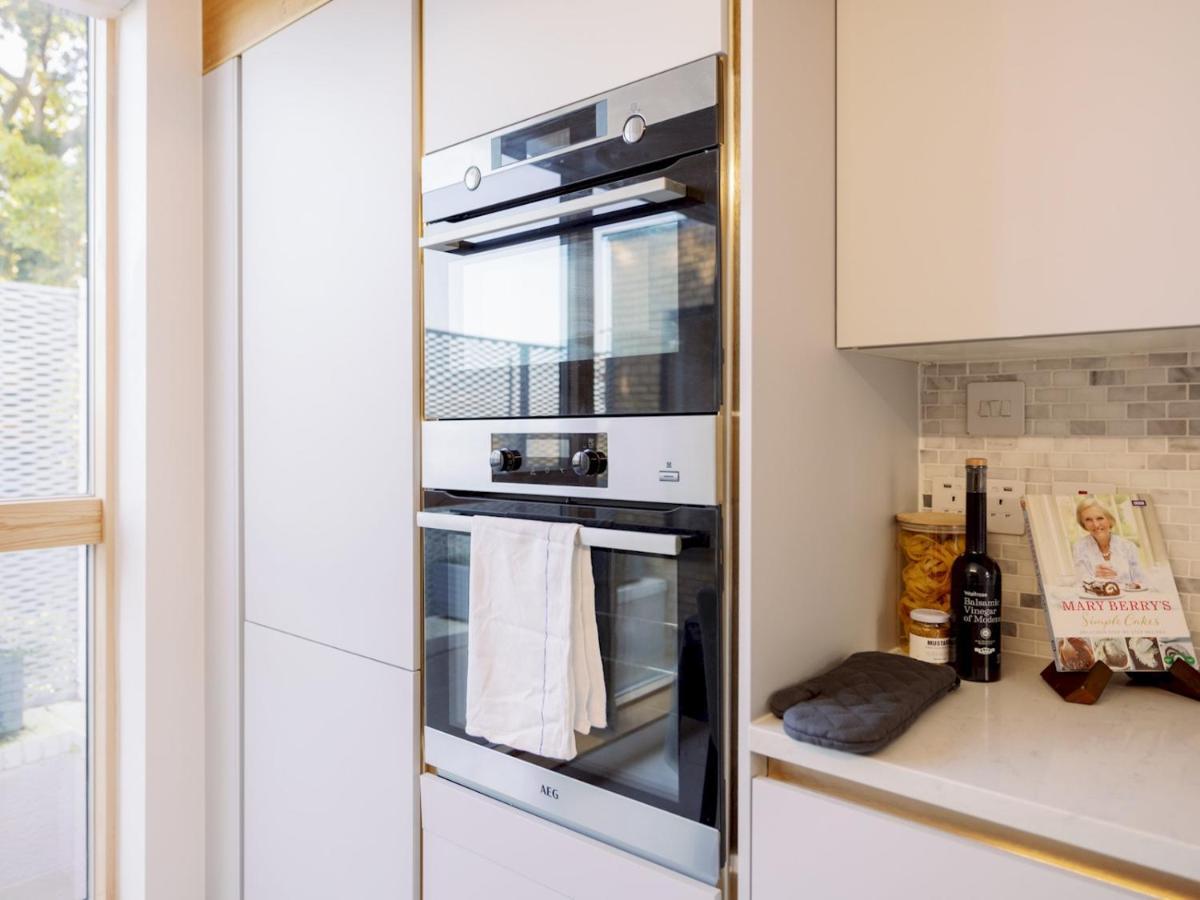 Сasa de vacaciones Pass The Keys - Spacious Modern Flat With Garden, In South West