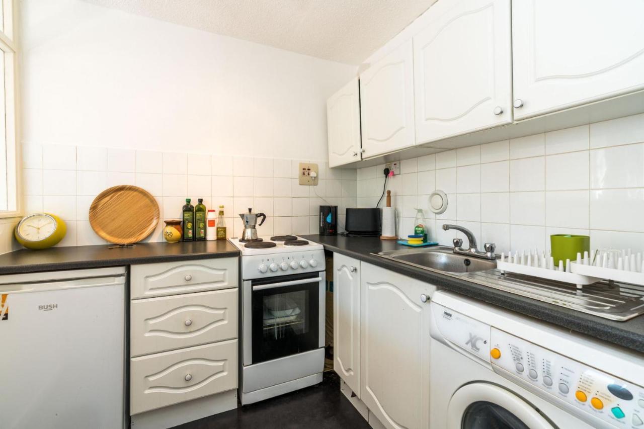 Bright & Cosy Close To Holiday home London