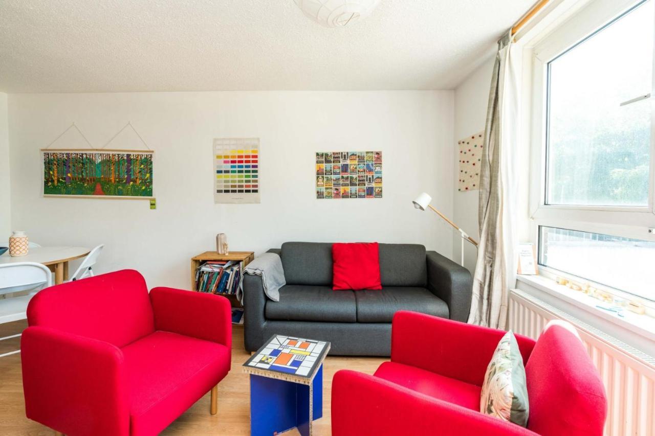 Bright & Cosy Close To Holiday home *