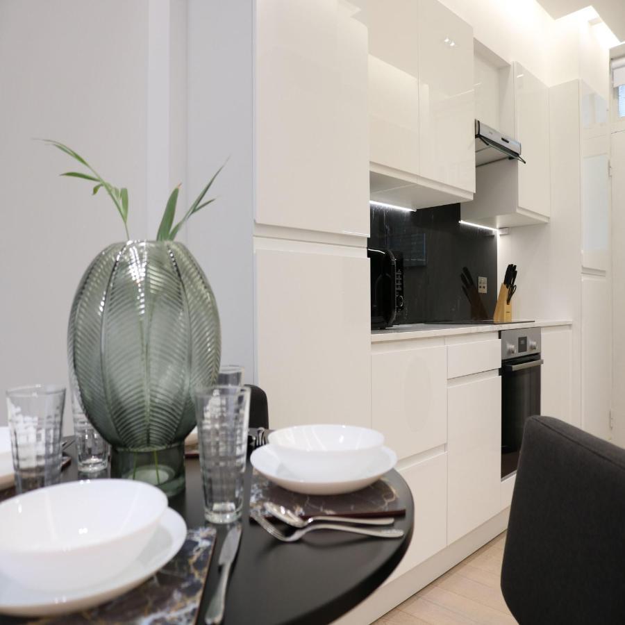 Apartment Phaedrus Living: Center Luxury Flat Clarewood