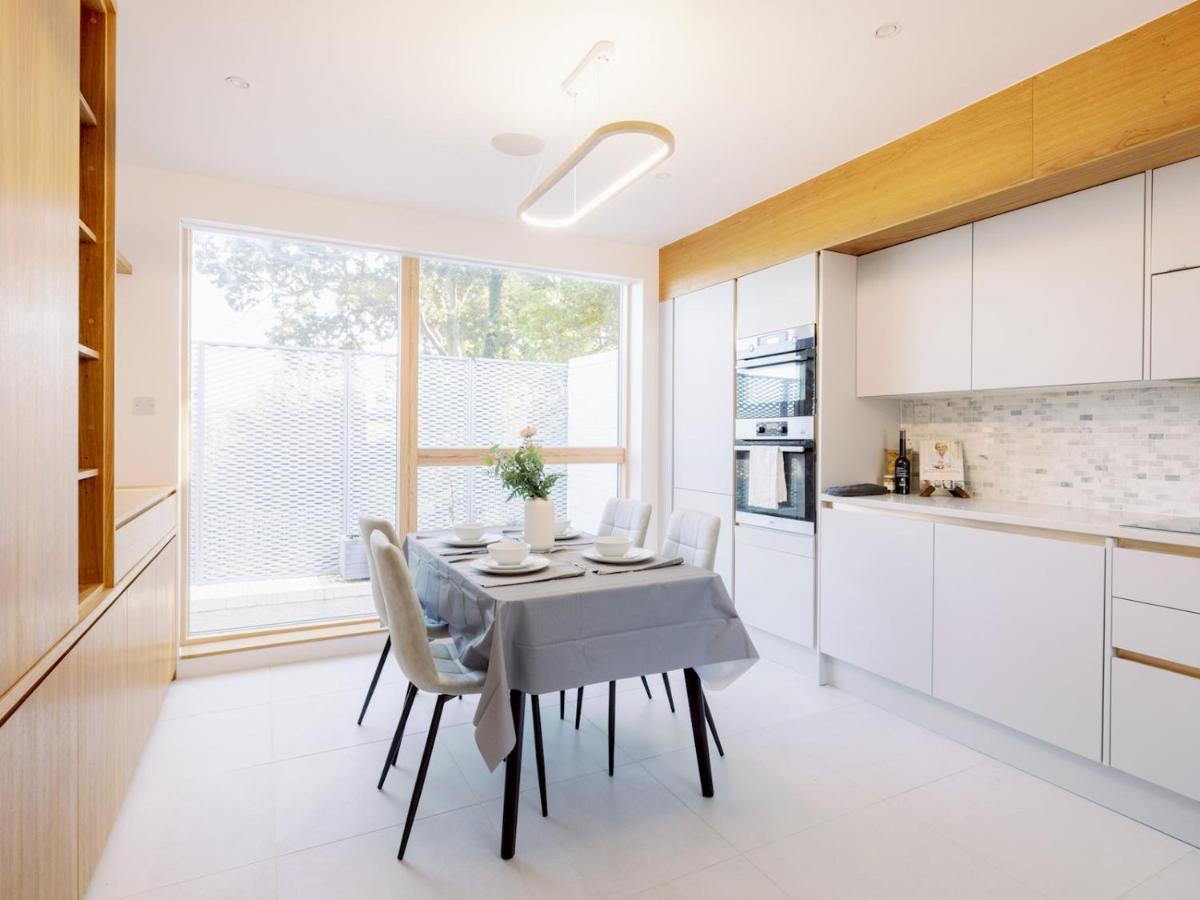 Сasa de vacaciones Pass The Keys - Spacious Modern Flat With Garden, In South West *