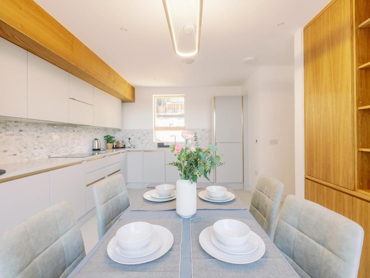 Сasa de vacaciones Pass The Keys - Spacious Modern Flat With Garden, In South West