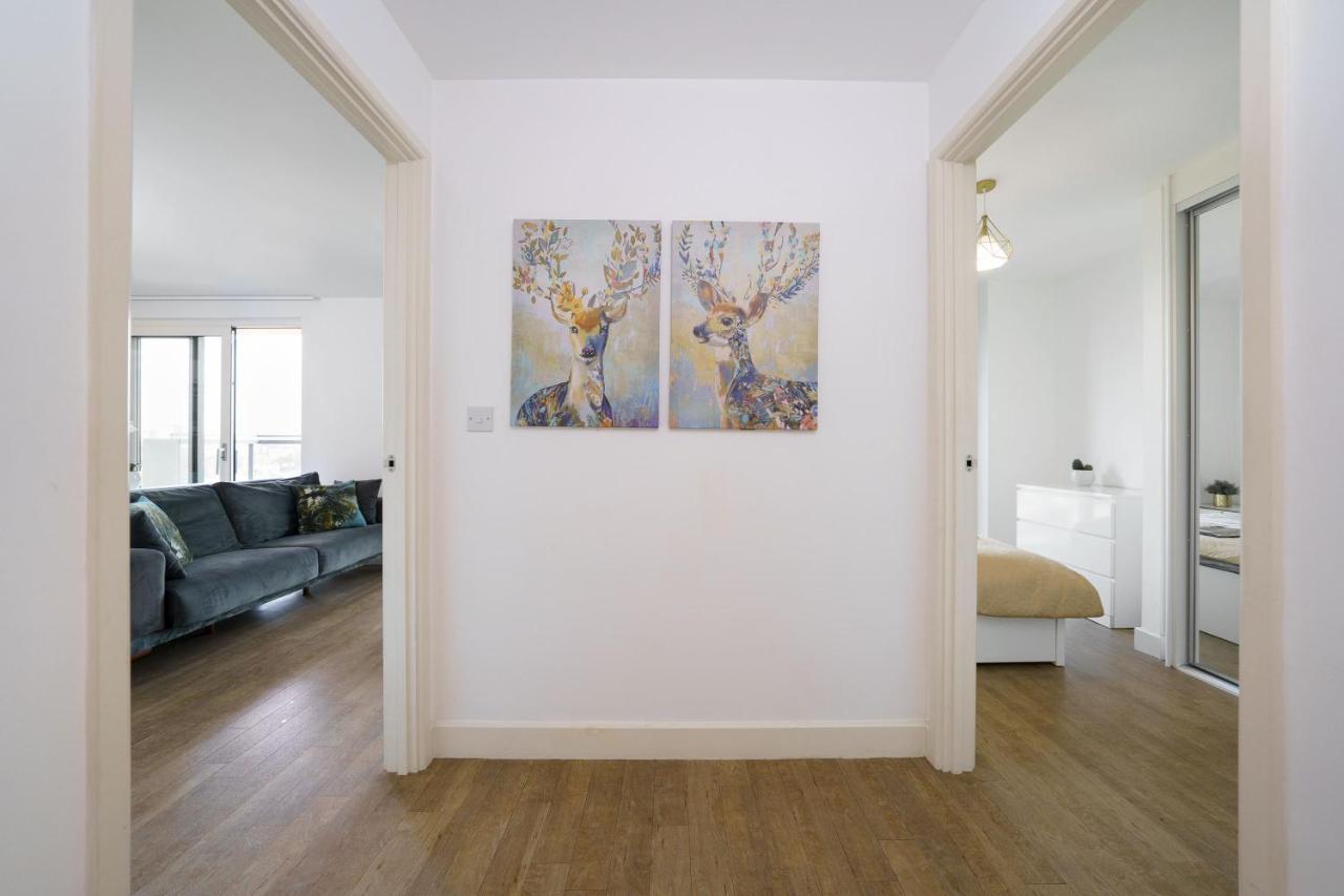 Apartamento Stylish Fully-equipped One Bedroom With Extra Sofa Bed, Free Secure Parking, Onsite Gym, 24hr Security & Concierge *