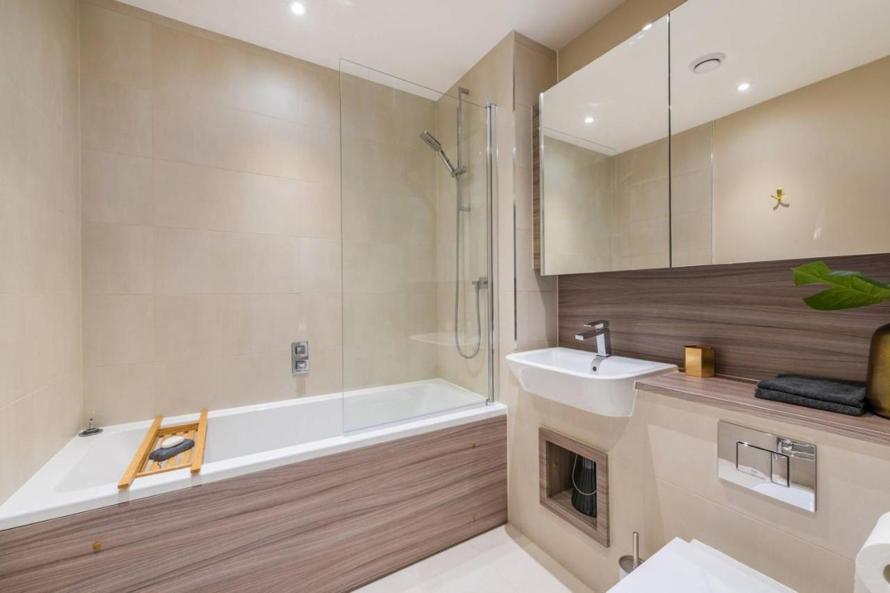 Luxury & Spacious With Hot Bath In Ultra Modern Flat *