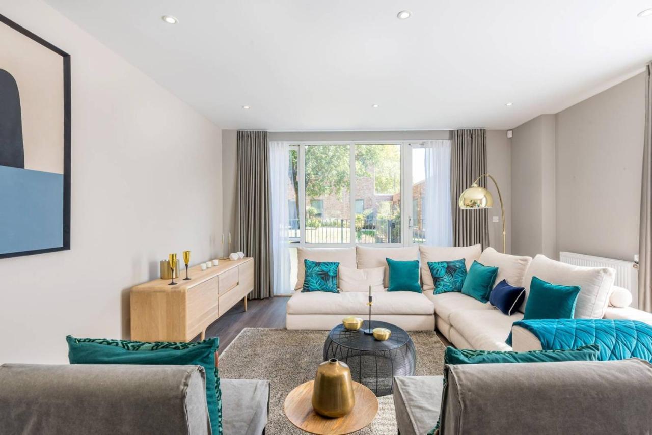 Luxury & Spacious With Hot Bath In Ultra Modern Flat Homestay
