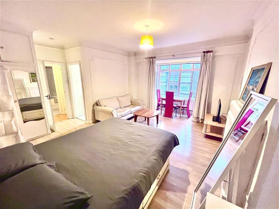 King-sized Studio, 6th Floor + Lift, Regent's Park * London