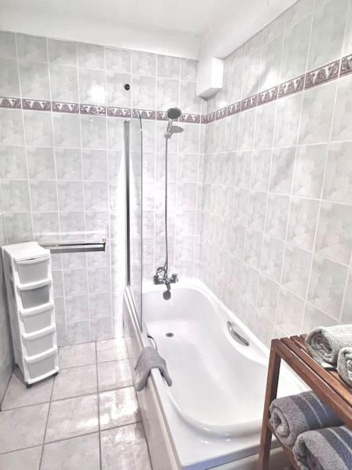 Apartment King-sized Studio, 6th Floor + Lift, Regent's Park *