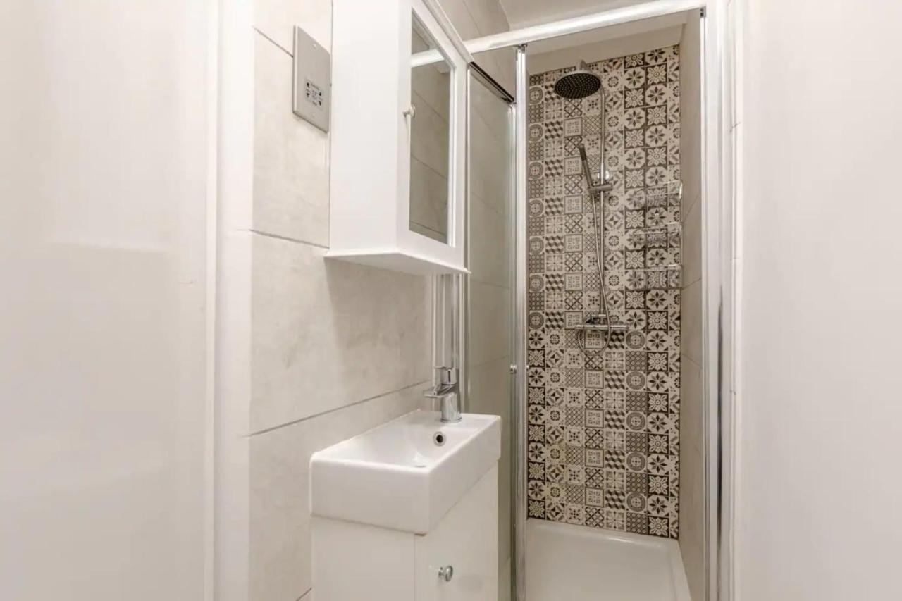 3 Bedroom House With Garden * Londen