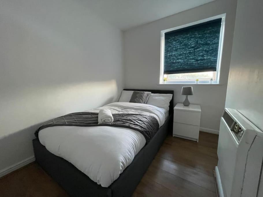 Lovely 2-bed Flat Along The River Thames Londen