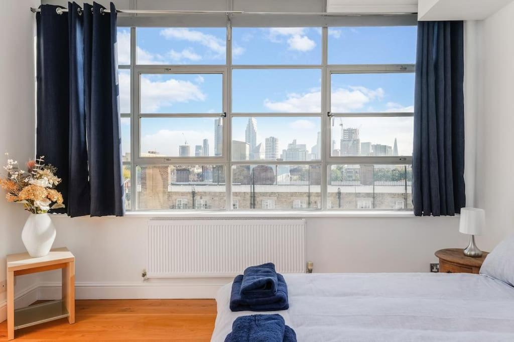 Stylish 2 Bed Flat In Canal Side Gated Development * Londres