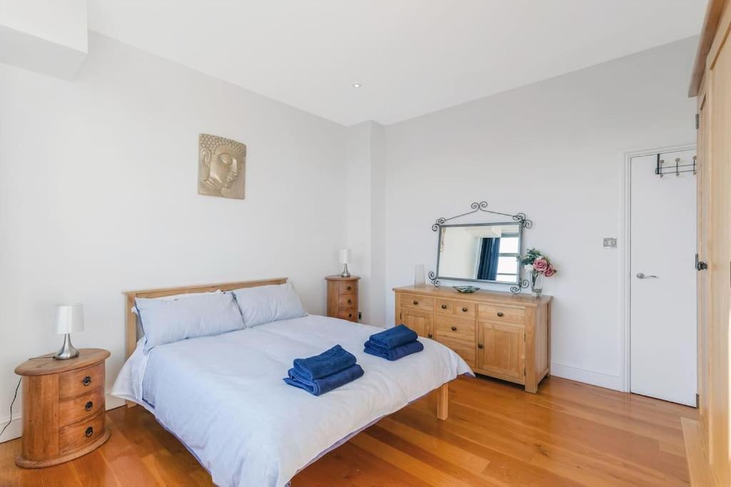 Stylish 2 Bed Flat In Canal Side Gated Development Apartamento Londres
