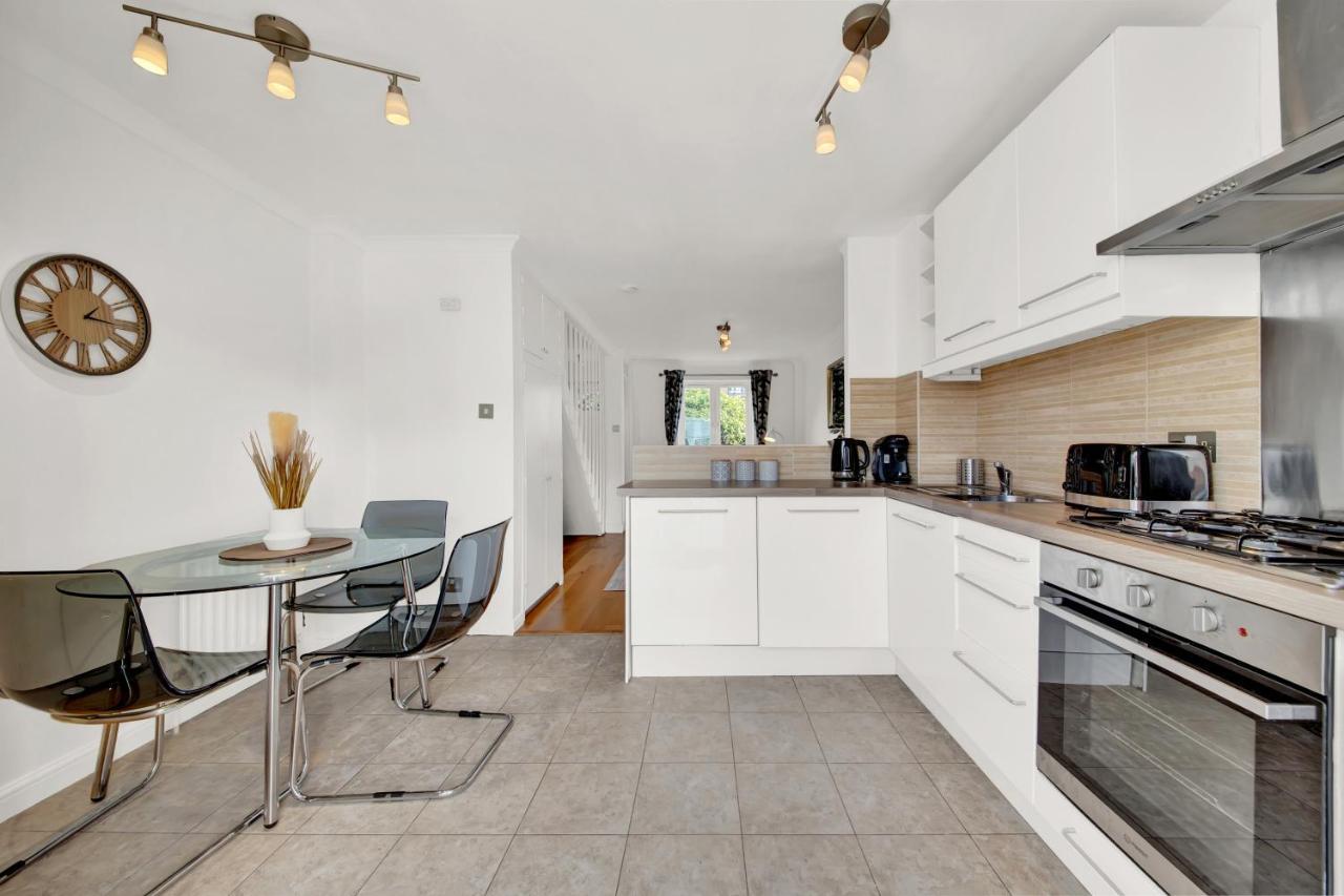 Sercasa - Island Gardens - Canary Wharf Apartment London
