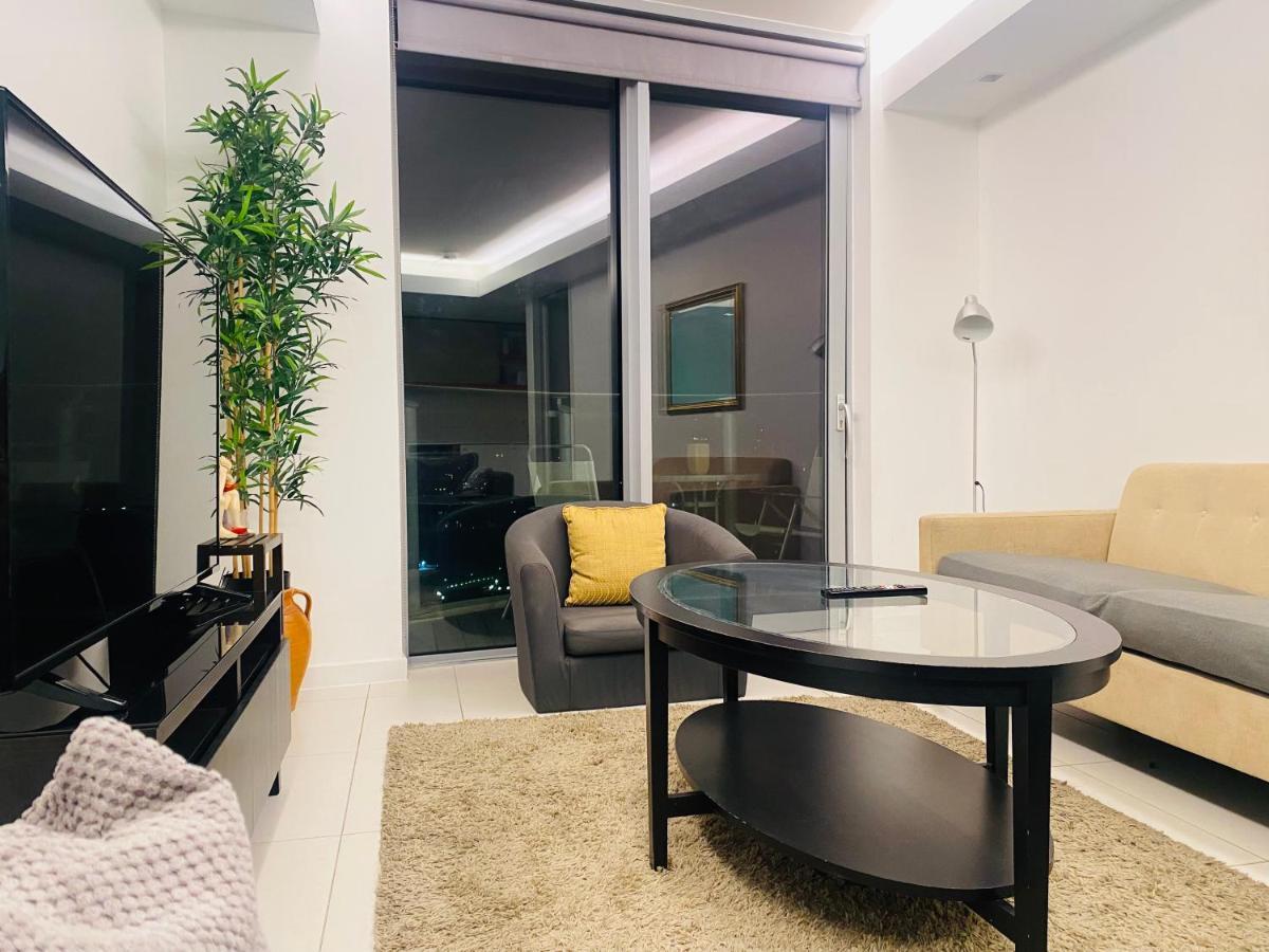 Off 12 Apartment *