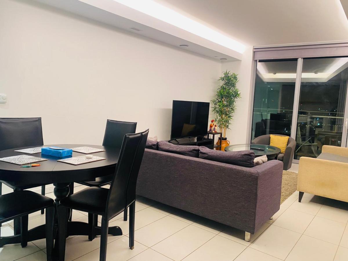 Apartment Off 12