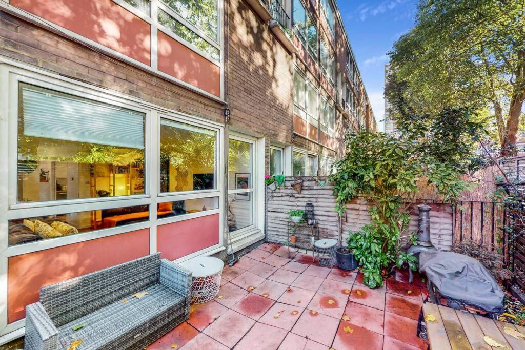 Apartment Charming 2-bedroom Maisonette With Private Garden