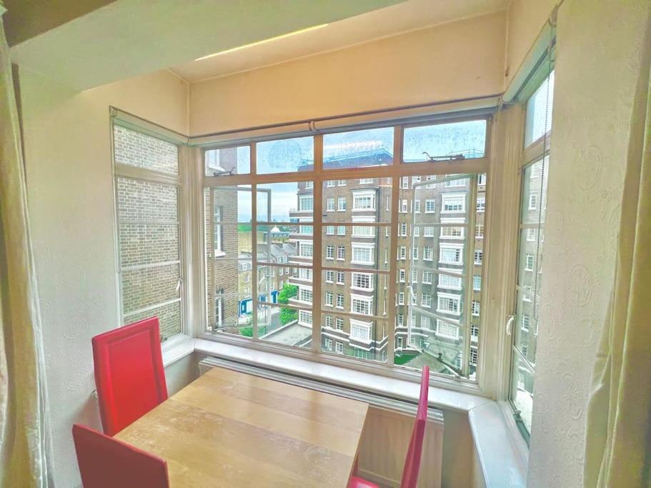 King-sized Studio, 6th Floor + Lift, Regent's Park London