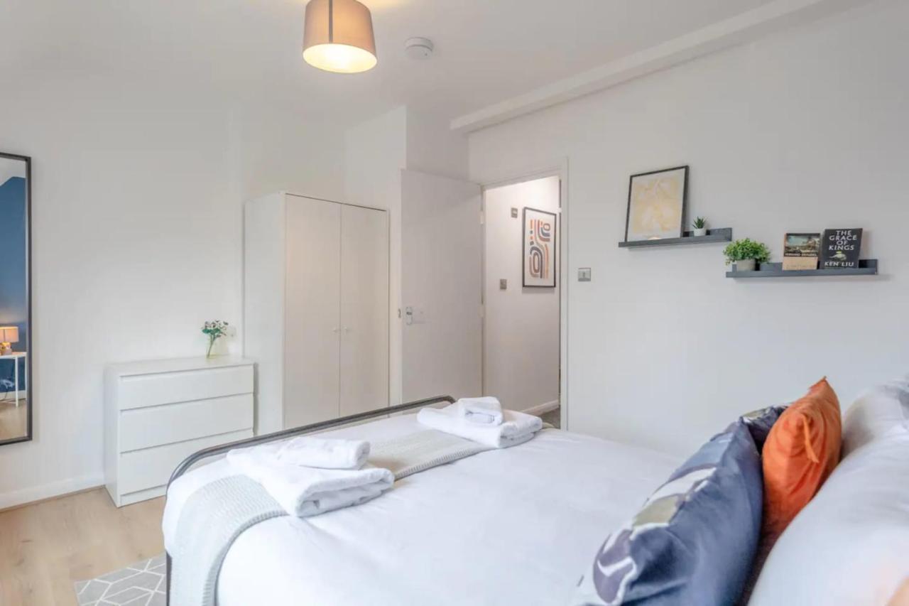 3 Bedroom House With Garden * Londen