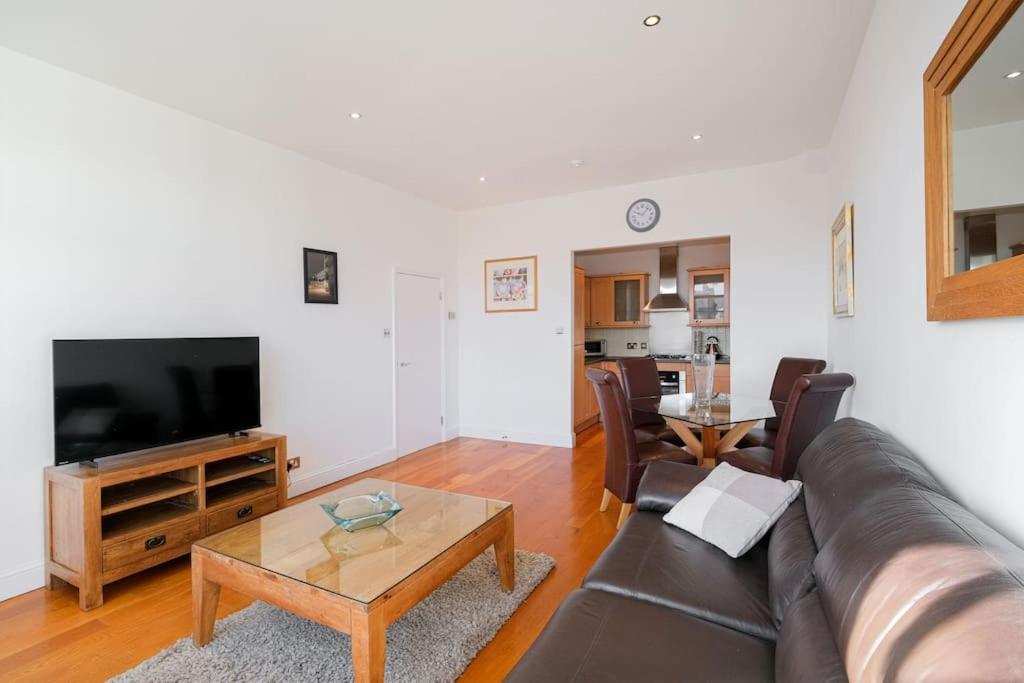 Apartamento Stylish 2 Bed Flat In Canal Side Gated Development Londres