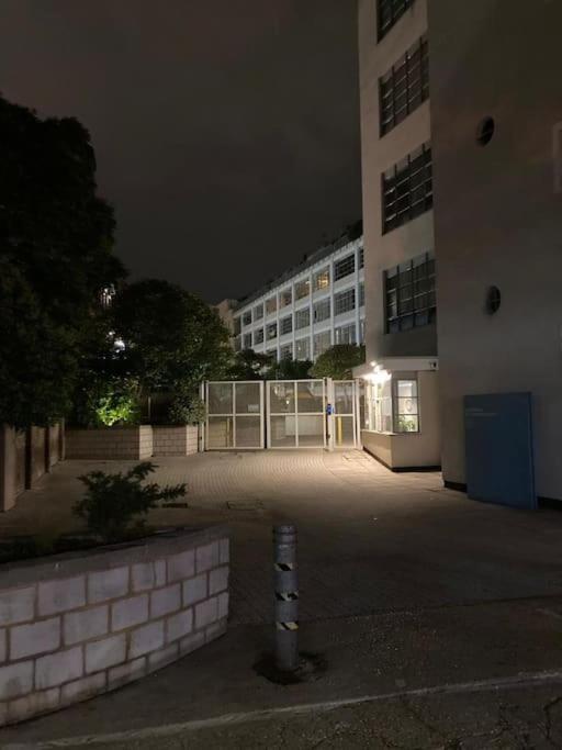 Stylish 2 Bed Flat In Canal Side Gated Development * Londres