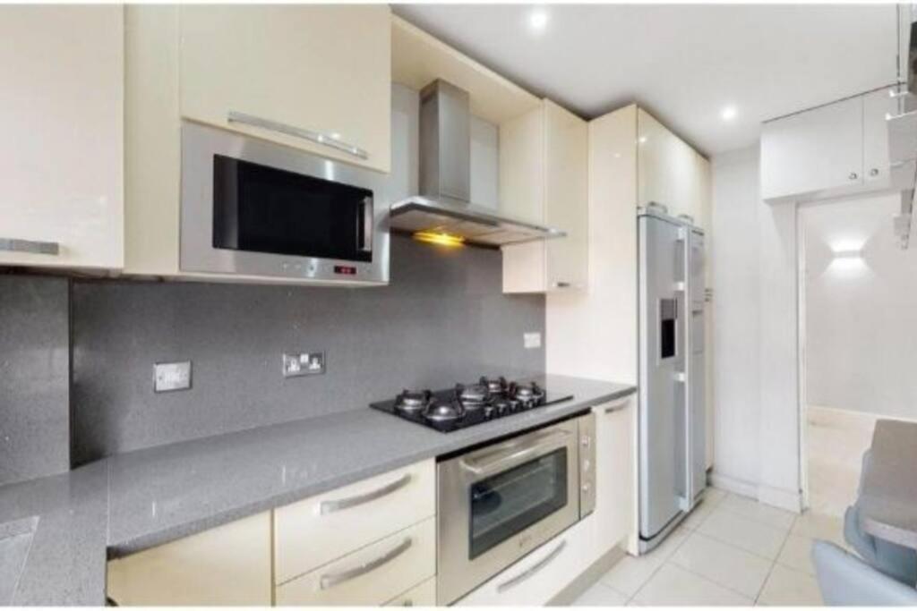 Apartment 9 Brentwood