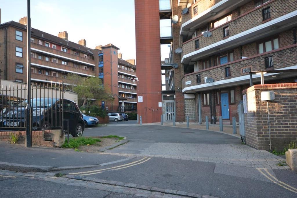 Lovely 4 Bedroom Close To The City Walking Distance From The Rivere View Appartement *
