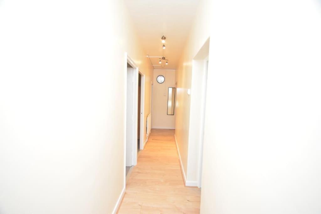 Lovely 4 Bedroom Close To The City Walking Distance From The Rivere View Londen