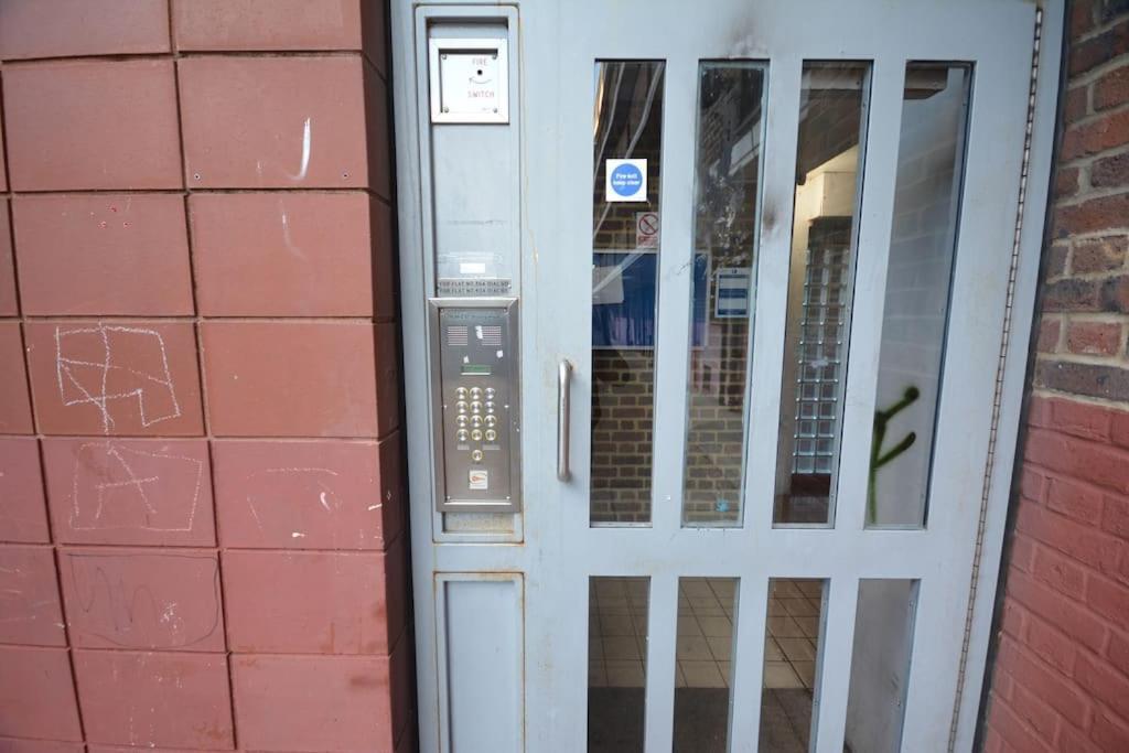 Lovely 4 Bedroom Close To The City Walking Distance From The Rivere View Londen