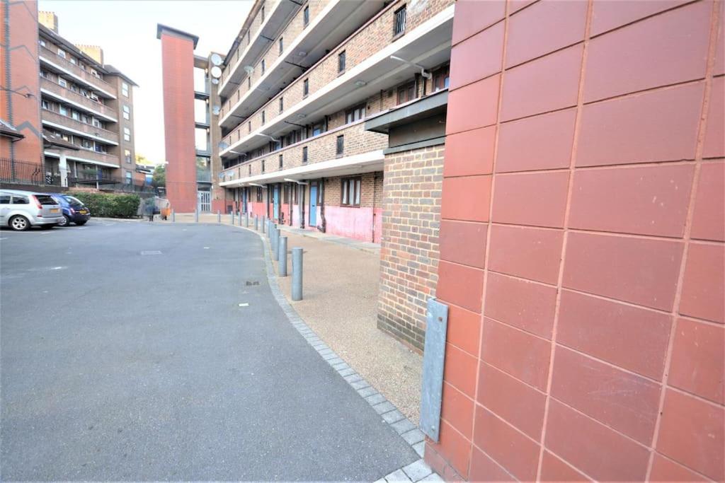 Appartement Lovely 4 Bedroom Close To The City Walking Distance From The Rivere View *