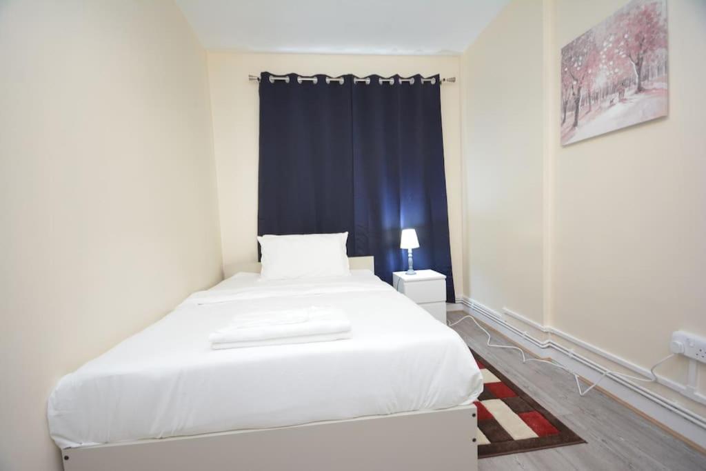 Lovely 4 Bedroom Close To The City Walking Distance From The Rivere View * Londen