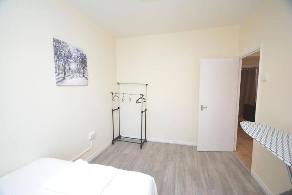 Lovely 4 Bedroom Close To The City Walking Distance From The Rivere View Londen