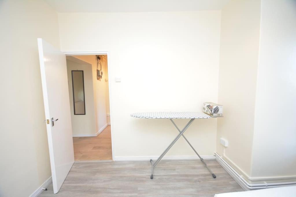 Appartement Lovely 4 Bedroom Close To The City Walking Distance From The Rivere View *