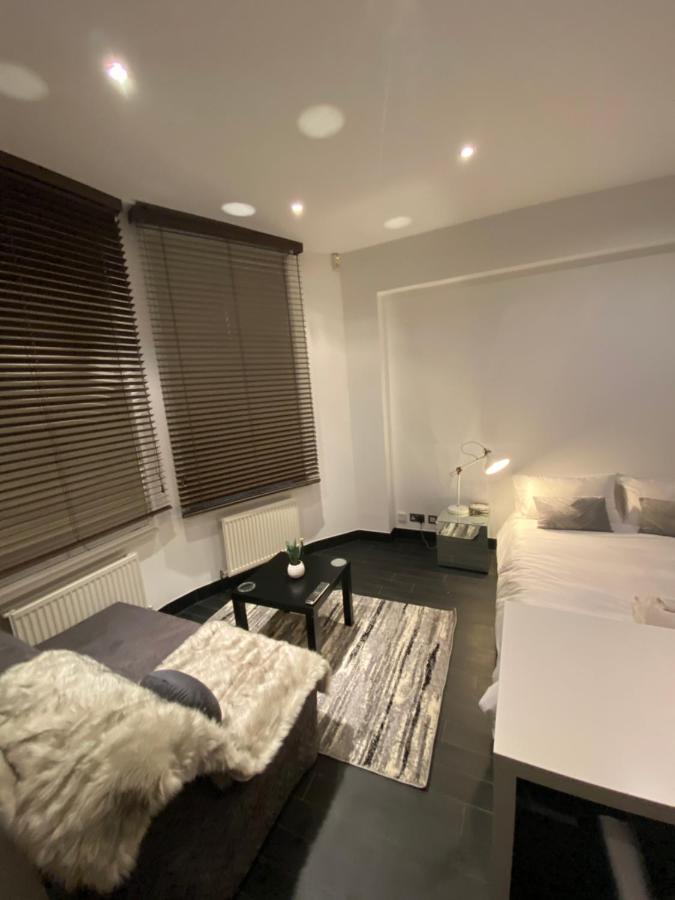 Beautiful Modern Studio In High Street Kensington