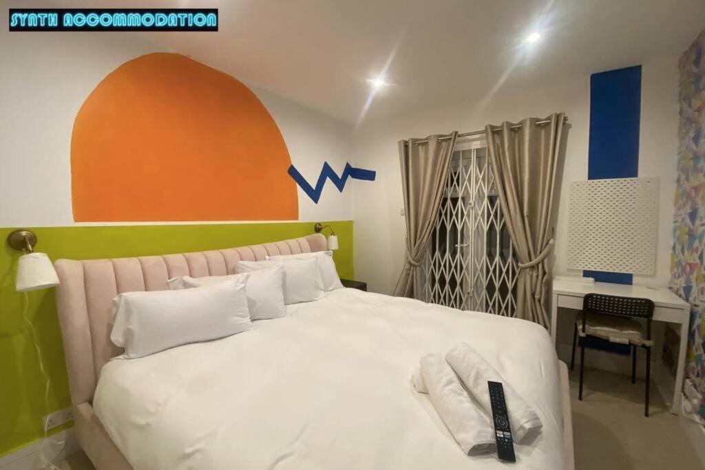 Apartment 80s Retro 3 Bedroom In Wimbledon Sleeps 6! Netflix Wifi And Arcade! Perfect For Families Business & Leisure Guests! *