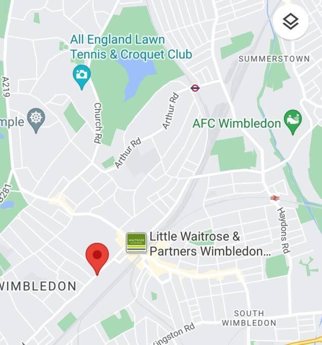 80s Retro 3 Bedroom In Wimbledon Sleeps 6! Netflix Wifi And Arcade! Perfect For Families Business & Leisure Guests! London