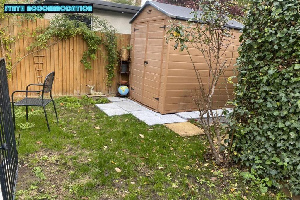 Apartment 80s Retro 3 Bedroom In Wimbledon Sleeps 6! Netflix Wifi And Arcade! Perfect For Families Business & Leisure Guests! *