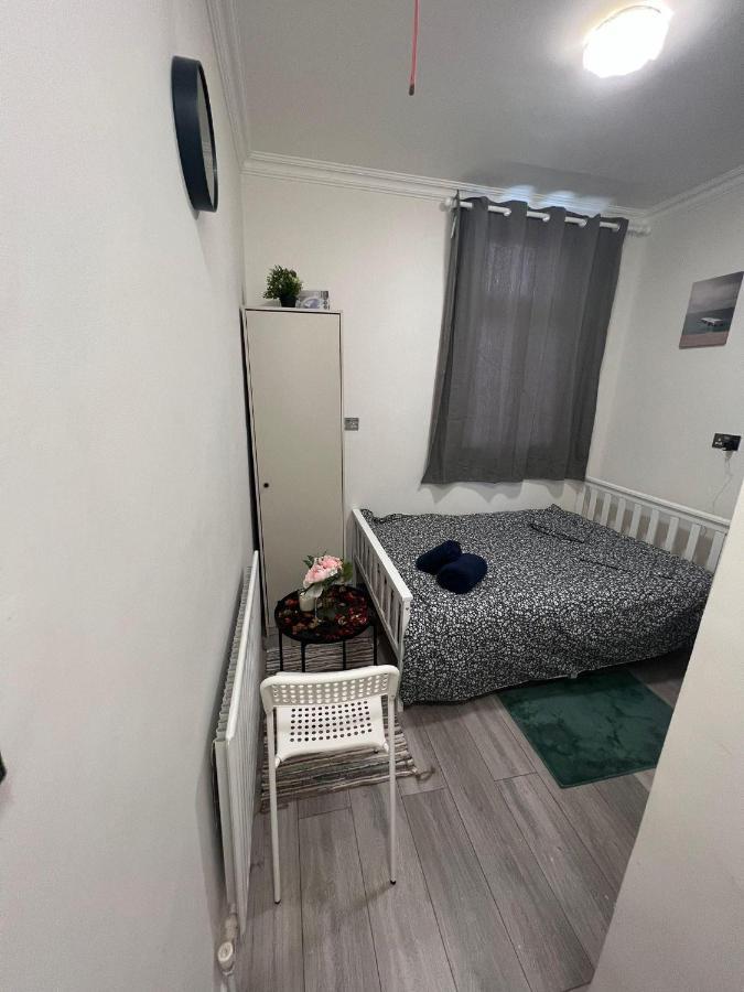 Lovely Close To Acton Station Apartment London