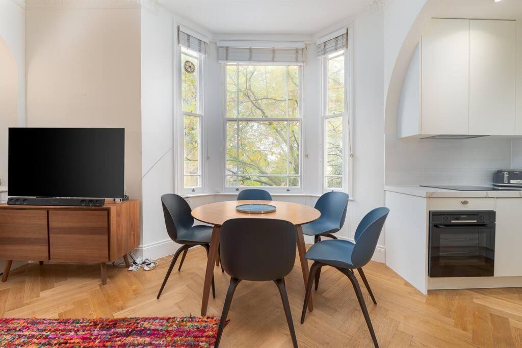 Beautiful Hampstead Rh6 Apartment