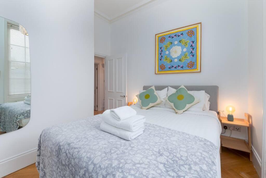 Apartment Beautiful Hampstead Rh6 London