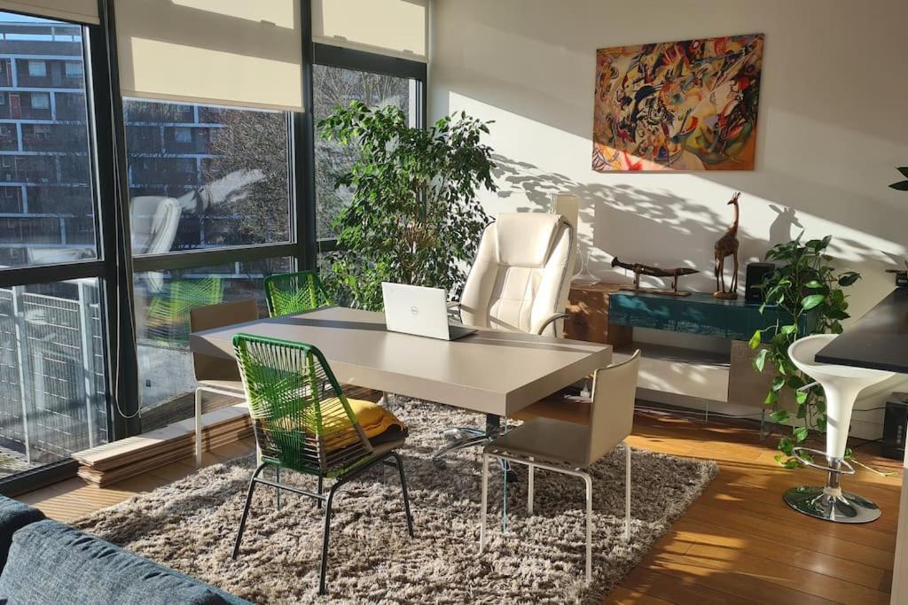 Luxurious Flat Sunny, Quiet, Design, Lift, Balcony * Londen