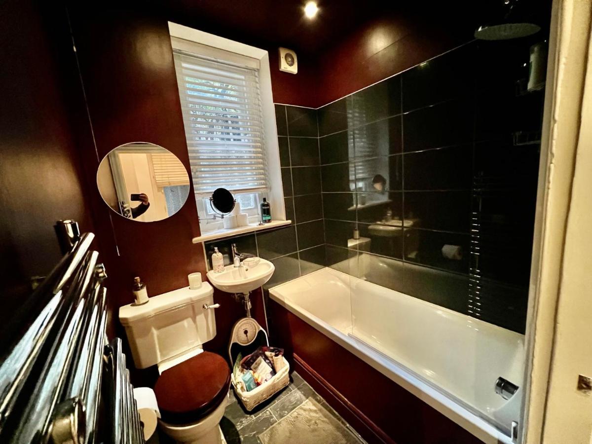 Apartment Spacious Flat With Huge Patio In Central