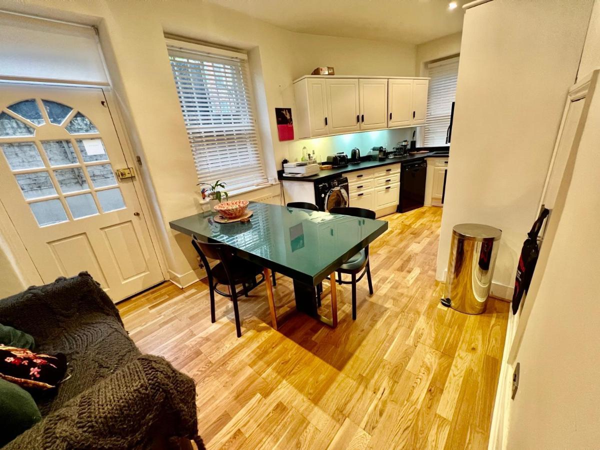Apartment Spacious Flat With Huge Patio In Central *